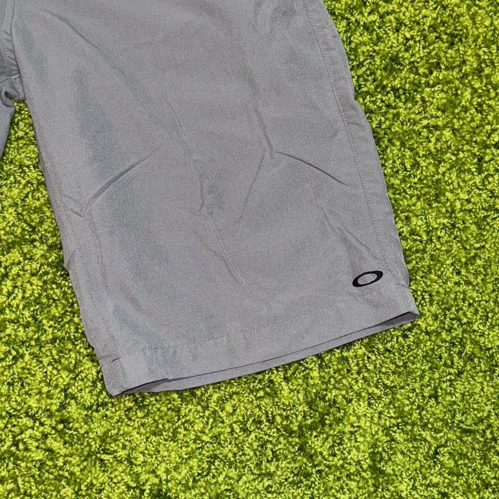 Oakley Golf Performance Shorts 12.5 inseam Sz 32